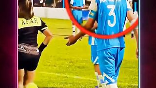Wasit Ini Tahu Bahwa Sang Pemain Hanya Berpura-pura 👀 2
