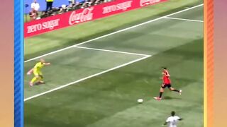 Aksi memukau Mikel Oyarzabal mencetak gol untuk timnas Spanyol