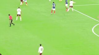 Spanyol memang tampil sangat dominan saat mengalahkan Prancis 2-0