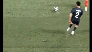 Bagaimana Dembele dan Zaire tahu Kvhcha datang dari belakang?