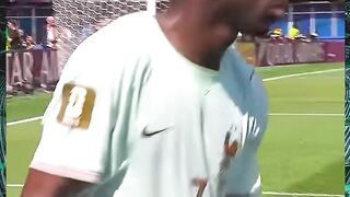 Katanya sih Khvicha nomor satu, tapi duo sirkus PSG yang satu ini emang gak ada duanya! 😭