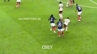 permainan menyerang yang lancar, dan skuad yang penuh percaya diri, 3