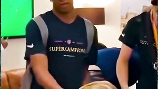 Definisi rivalitas sesungguhnya: Panas di lapangan, tapi penuh kehangatan di luar lapangan. 🤝