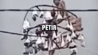 Tragedi 17 Agustus: Detik-Detik Malapetaka Tersambar Petir Saat Panjat Pinang 🚨💔