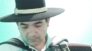 Dinis Reis e um jovem Artista com um talento formidável no toque como no canto.1 2