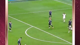 Detik-detik Gol Jarak Jauh Spektakuler Menembus Pertahanan Lawan