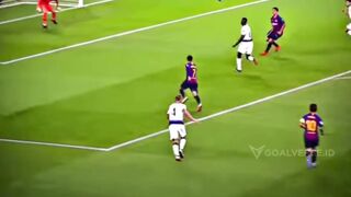 Semuanya begitu sempurna.... umpan silang Messi, operan dada Suarez, assist Coutinho, dan tendangan Rakitic 😩 2