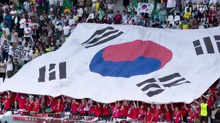 Suárez & Son Face-Off | Uruguay v Korea Republic highlights | FIFA World Cup Qatar 2022