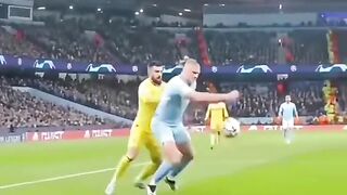 Haaland Sang Monster Gol