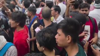 সংসদ ছেড়ে পালিয়েছে মোদী
