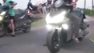 KEBURU DITARIK LISING