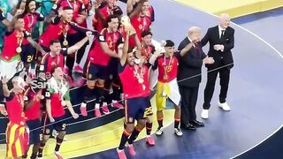 Reaksi Kocak Yamal Melihat Perilaku Donald Trump🤣