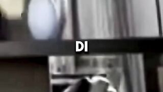 Misteri Iklan Gery Saluut 2010: Penampakan Kepala Misterius di Balik Jendela! 🍫👻