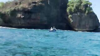 Derasnya ombak laut