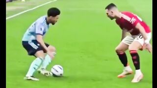 Diogo Dalot menunjukkan kelasny