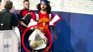 Bawa trofi mahal dalam koper Louis Vuitton ❌  Bawa trofi replika pakai kantong plastik bening ✔️
