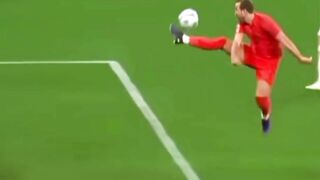 Penyelamatan gemilang kiper yang jatuh bangun mengamankan gawang