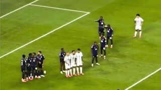 Pada usia 40 tahun, Vozinha telah menjadi sensasional di Piala Dunia ini.