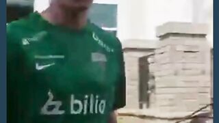 Olise yang selalu beda sendiri!