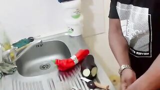 Mau masak ayam goreng kok berubah jadi bola goreng