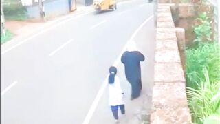 আমার মরণ আসিবে কখন কেউতো জানেনা