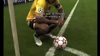 Mengenang kembali saat Arsenal hanya terpaut 16 menit