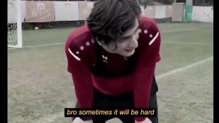 Kisah Khvicha Kvaratskhelia adalah salah satu dongeng sepak bola modern
