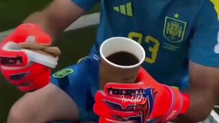 Ketika seorang kiper dapat "berhenti minum kopi" di final Piala Dunia
