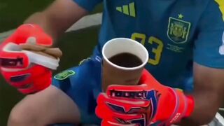 Ketika seorang kiper dapat "berhenti minum kopi" di final Piala Dunia 3