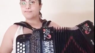Linda moda do imigrante muito bonita123.mp4