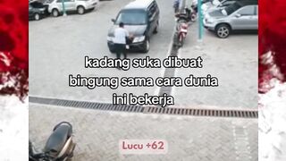 Aku cuma mau membantu 😢🚗