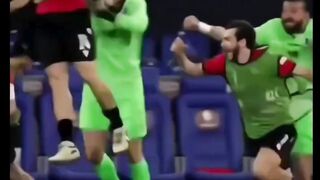 Momen emosional antara Khvicha Kvaratskhelia