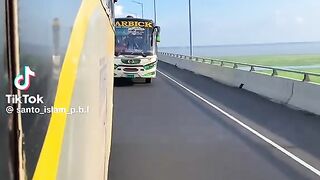 Bus overtack
