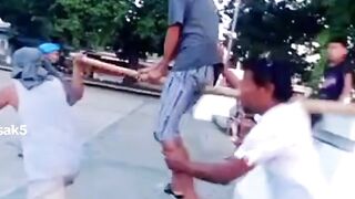 Lucu dan bikin tertawa