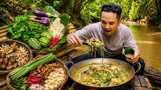 🍄 Amazing Wild Mushroom Soup Cooked in the Countryside | Authentic Cambodian Village Cooking 🔥