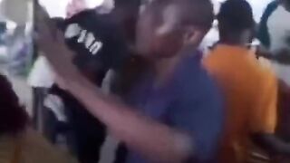 Il savait pas qu'il dansait avec la maman de sa femme 😁😁