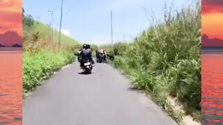 lah kok pada ikutan jatoh
