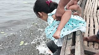 The little gril foll in the River.