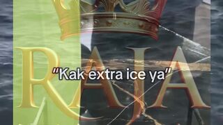 Minta extra ice, dikasih sebongkah es batu gede langsung diatas gelas. Puas? #ExtraIce #Lucu #Fyp #X