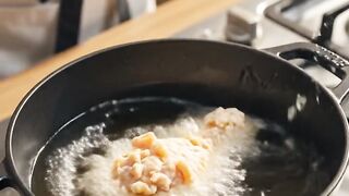 Watch this adorable anime girl cook delicious Kimchi Fried Rice from start to finish! 🍚🔥