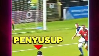 Penyusup ini Berhasil Menyamar Dan Mencetak Gol 💀
