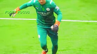 Kiper, EDERSON Bermain Dengan Kakinya 🤯