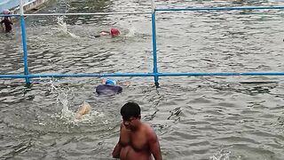 How to swim in a swimming pool