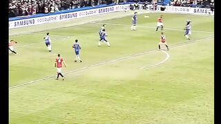 Momen ikonik itu terjadi pada laga Manchester United vs Chelsea