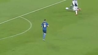 Masih ingat gak kalian dengan detail momen magis gol salto Cristiano Ronaldo yang bikin seisi stadion Juventus merinding ini?