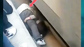 Ayah Jadi Perisai Demi Selamatkan Putrinya‼️
