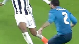 seni tendangan salto di udara