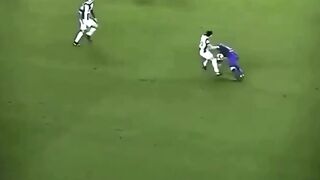 Iniesta kasih contoh, Messi langsung menyempurnakannya. 🪄🔥 2