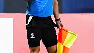 Wasit Bingung Memutuskannya