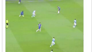 💙🏆 Ada pemain yang bersinar karena mencetak gol. Ada juga yang menguasai pertandingan tanpa harus mencatatkan namanya di papan skor